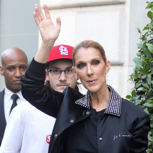 Céline Dion et son fils René-Charles Angelil sortent de l'hôtel Royal Monceau à Paris