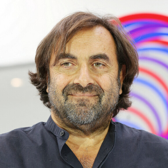 André Manoukian participe a l'évènement Lumières sur une métamorphose à la Gare Montparnasse le 24 septembre 2021 © Panoramic / Bestimage