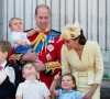 Le prince William et Kate Middleton, le prince George de Cambridge, la princesse Charlotte de Cambridge, le prince Louis de Cambridge au balcon du palais de Buckingham lors de la parade Trooping the Colour, célébrant le 93ème anniversaire de la reine Elisabeth II, Londres.