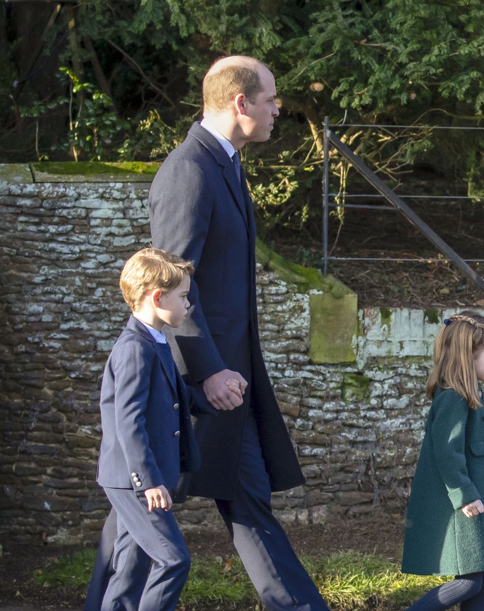 Le prince William, duc de Cambridge, et Catherine (Kate) Middleton, duchesse de Cambridge, la princesse Charlotte de Cambridge et le prince George de Cambridge lors de la messe de Noël en l'église Sainte-Marie-Madeleine à Sandringham au Royaume-Uni, le 25 décembre 2019.