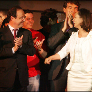 François Hollande, Thomas Hollande, Arnaud Montebourg, et Ségolène Royal lors du deuxième tour des élections présidentielles de 2007