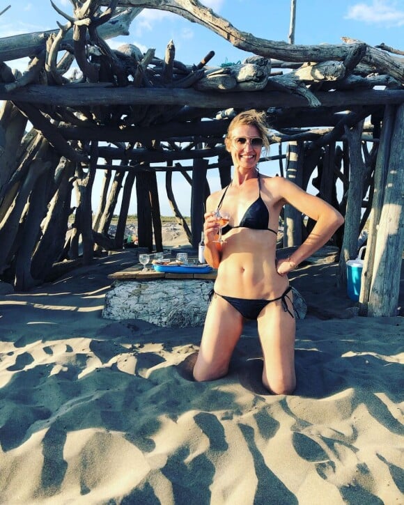 Audrey Lamy a publié une photo de sa soeur Alexandra en bikini à l'occasion de son 50e anniversaire le 14 octobre 2021.