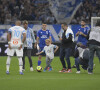 En hommage à Bernard Tapie, son petit-fils Rodolphe, accompagné de son oncle Stéphane Tapie, et son fils Hugo a donné le coup d'envoi du match de Ligue 1 Uber Eats "Marseille - Lorient (4-1)" au stade Vélodrome à Marseille, le 17 octobre 2021.