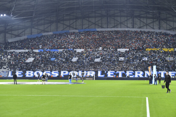 Le stade vélodrome rend hommage à Bernard Tapie avant le match de l'Olympique de Marseille contre Lorient, remporté par l'OM 54-1), le 17 octobre 2021. Bernard Tapie est décédé le 3 octobre 2021. © Mao / Panoramic / Bestimage 