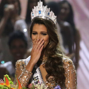 La Française Iris Mittenaere couronnée Miss Univers; Choisie face à ses 85 concurrentes, la Française Iris Mittenaere a été élue lundi 30 janvier Miss Univers lors d'un concours télévisé organisé à Manille, aux Philippines le 30 janvier 2017. © Linus Guardian Escandor Ii via ZUMA Wire / Bestimage