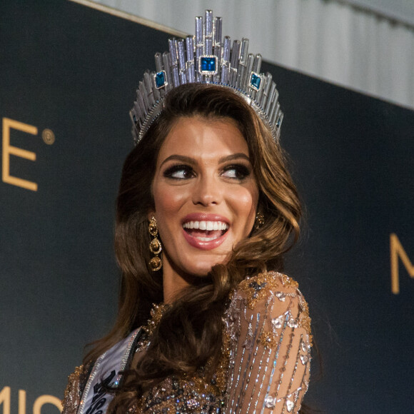 La Française Iris Mittenaere couronnée Miss Univers; choisie face à ses 85 concurrentes, la Française Iris Mittenaere a été élue lundi 30 janvier Miss Univers lors d'un concours télévisé organisé à Pasay, Philippines, le 30 janvier 2017.