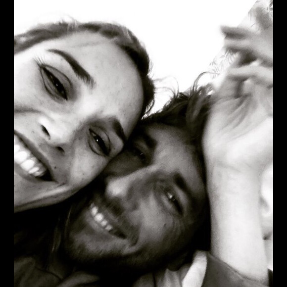 Camille Lou et son compagnon Romain Laulhe sur Instagram. Le 14 septembre 2021.