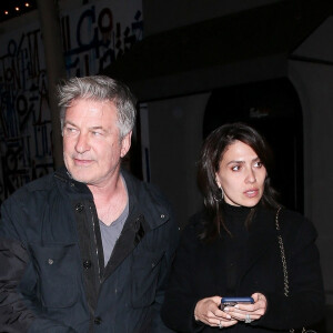 Alec Baldwin et sa femme Hillaria sortent du restaurant Craig's à Los Angeles, le 28 février 2020.