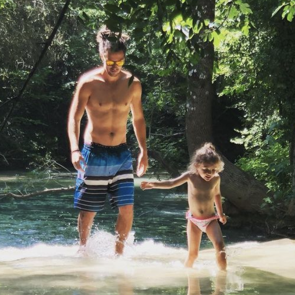 Arthur Aumerle, le nouveau supposé compagnon de Dounia Coesens, est papa d'une petite fille née en 2018 - Instagram