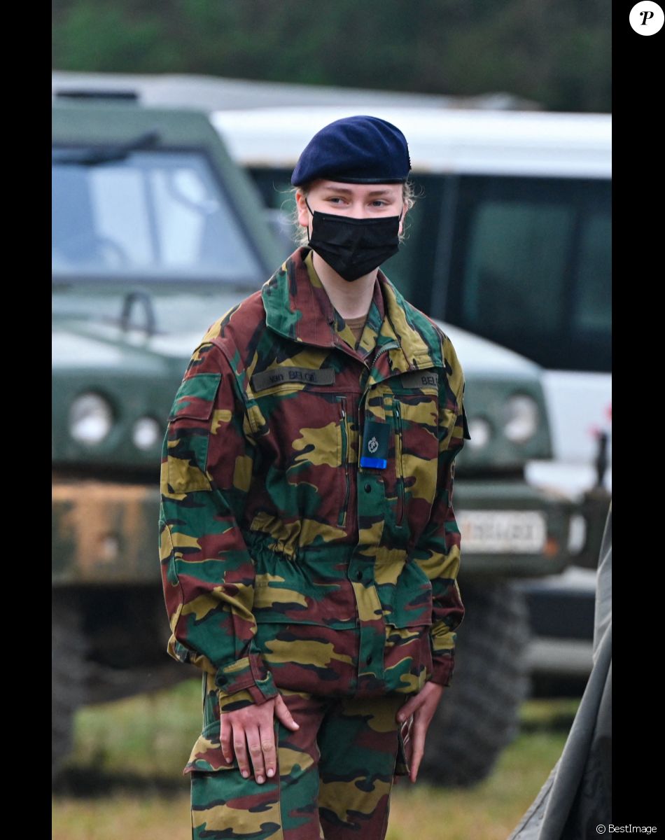 La princesse Elisabeth de Belgique participe à l'entraînement tactique au camp militaire de Lagland à Arlon, le 9 juillet 2021.