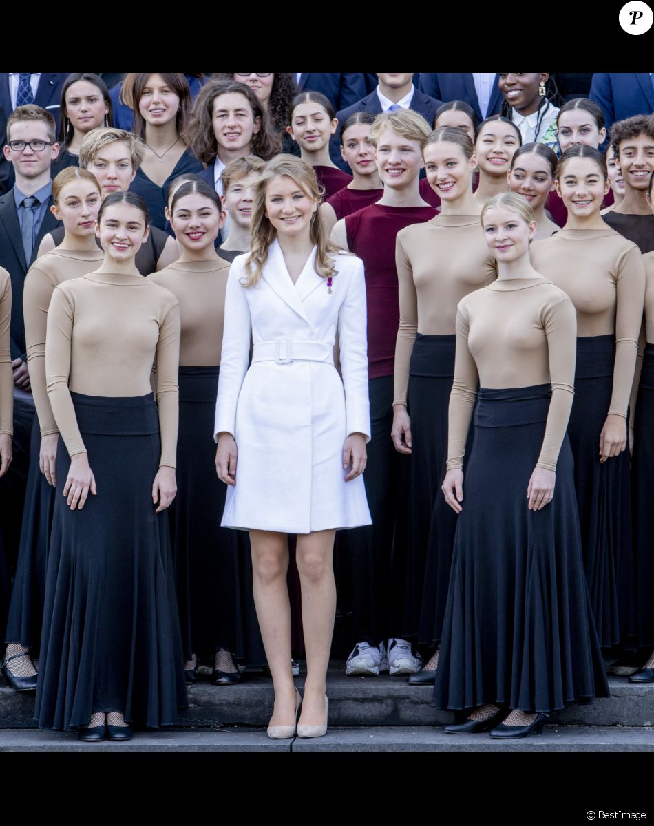 La princesse Elisabeth de Belgique, duchesse de Brabant, les danseuses du ballet d'Anvers - La princesse Elisabeth de Belgique, duchesse de Brabant, fête ses 18 ans dans la salle du trône au palais royal à Bruxelles le 25 octobre 2019.