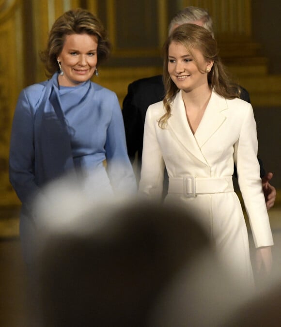 La reine Mathilde de Belgique - La princesse Elisabeth de Belgique, duchesse de Brabant, fête ses 18 ans dans la salle du trône au palais royal à Bruxelles le 25 octobre 2019. 