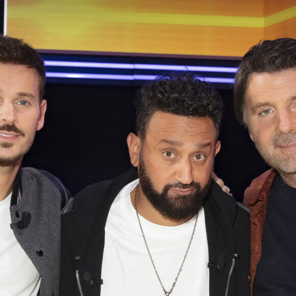 Matt Pokora, Cyril Hanouna, Philippe Lellouche sur le plateau de l'émission TPMP (Touche pas à mon poste) en direct le 27 septembre 2021. © Jack Tribeca / Bestimage 