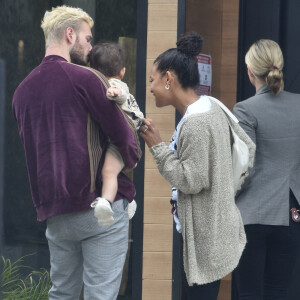 Matt Pokora, sa femme Christina Milian et leur fils Isaiah visitent des nouvelles maisons à Los Angeles, le 7 juin 2021.