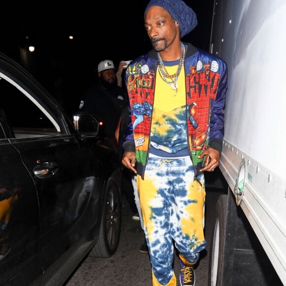 Snoop Dogg quitte la soirée d'anniversaire de Cardi B à Los Angeles, le 11 octobre 2021.
