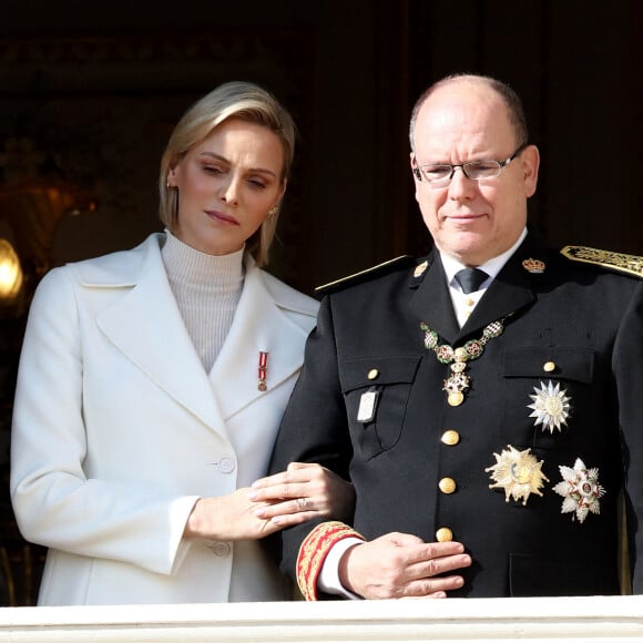 La princesse Charlene et le prince Albert II de Monaco - La famille princière de Monaco au balcon du palais lors de la Fête nationale monégasque à Monaco. © Dominique Jacovides / Bestimage