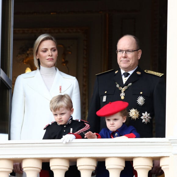 La princesse Charlene et le prince Albert II de Monaco, leurs enfants le prince Jacques et la princesse Gabriella - La famille princière de Monaco au balcon du palais lors de la Fête nationale monégasque à Monaco. Le 19 novembre 2019 © Dominique Jacovides / Bestimage