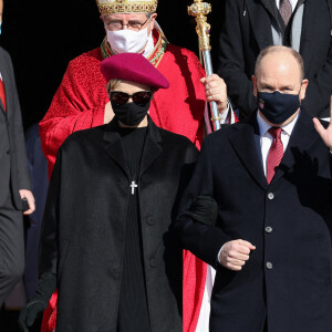 Le prince Albert II de Monaco, la princesse Charlène de Monaco - Le couple princier a assisté à la messe de Sainte Dévote à la cathédrale de Monaco le 27 janvier 2021. © Jean-Charles Vinaj / Pool Monaco / Bestimage