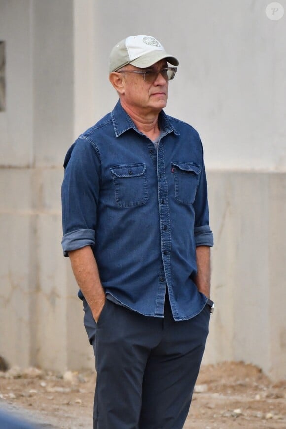 Exclusif - Tom Hanks est allé se balader seul dans les rues de Brentwood, Los Angeles, le 27 septembre 2021.