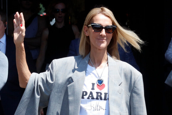 Celine Dion à la sortie de l'hôtel de Crillon à Paris pendant la fashion week Haute-Couture automne-hiver 2019/2020 le 3 juillet 2019.