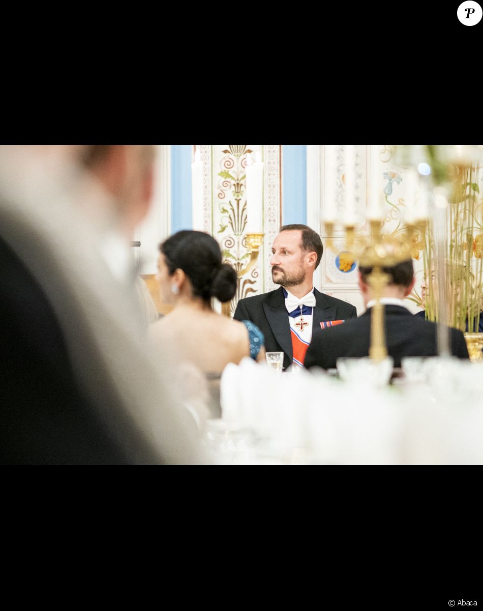 Le prince héritier Haakon - Dîner officiel pour les représentants du parlement au château d'Oslo, le 28 octobre 2021.