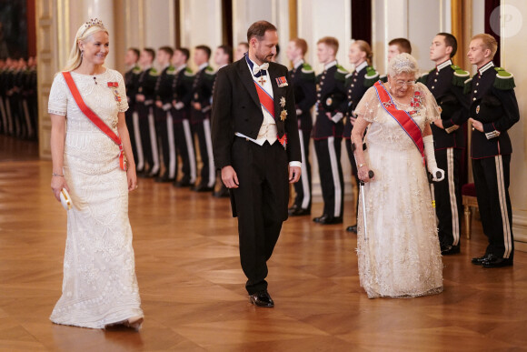 La princesse Mette-Marit, le prince héritier Haakon et la princesse Astrid de Norvège - Dîner officiel pour les représentants du parlement au château d'Oslo.