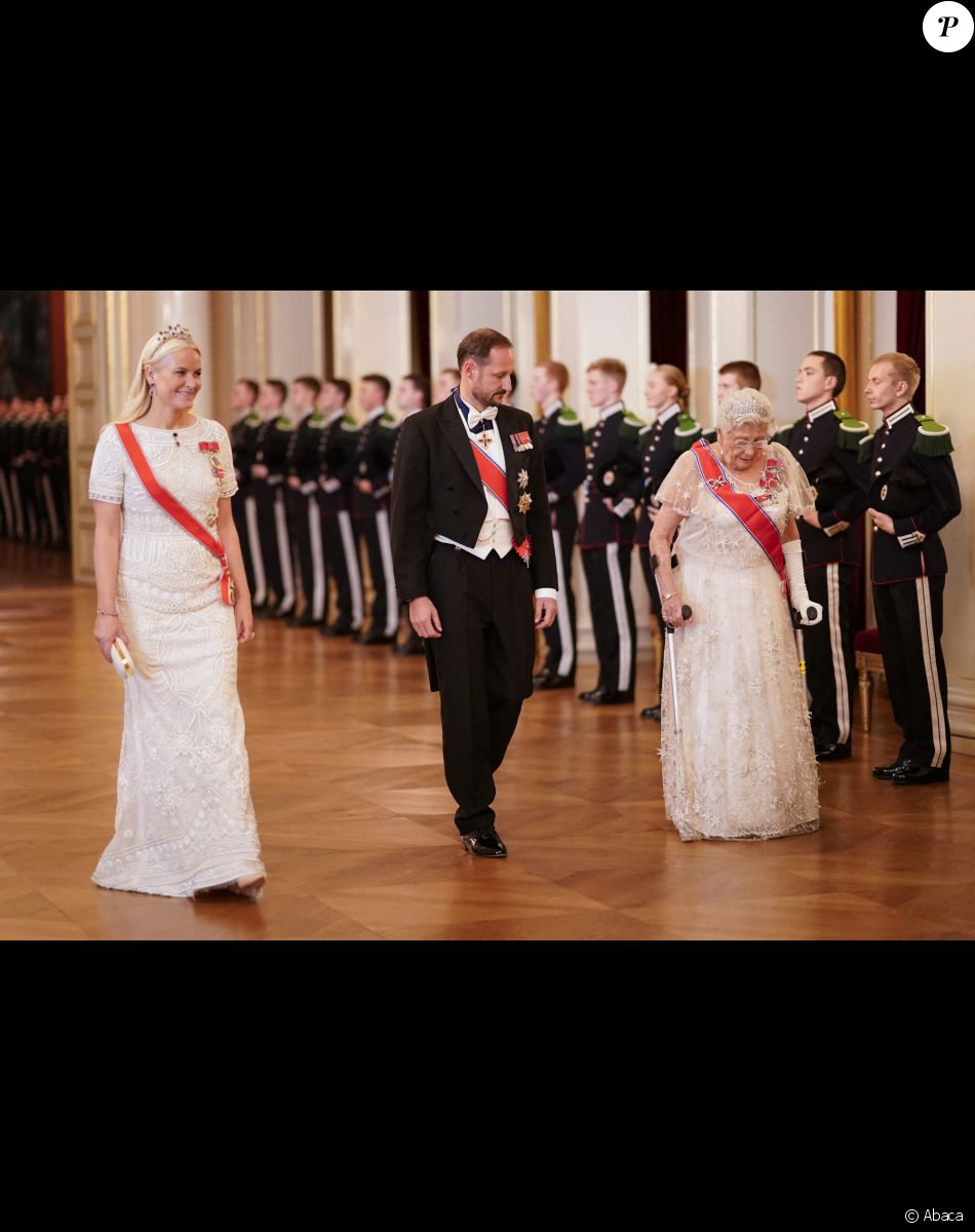 La princesse Mette-Marit, le prince héritier Haakon et la princesse Astrid de Norvège - Dîner officiel pour les représentants du parlement au château d'Oslo.