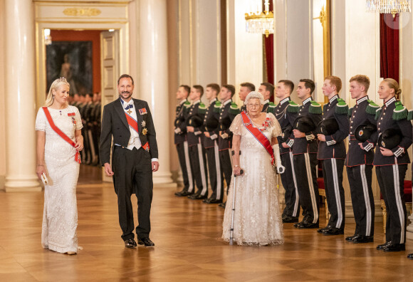 La princesse Mette-Marit, le prince héritier Haakon et la princesse Astrid de Norvège - Dîner officiel pour les représentants du parlement au château d'Oslo, le 28 octobre 2021.
