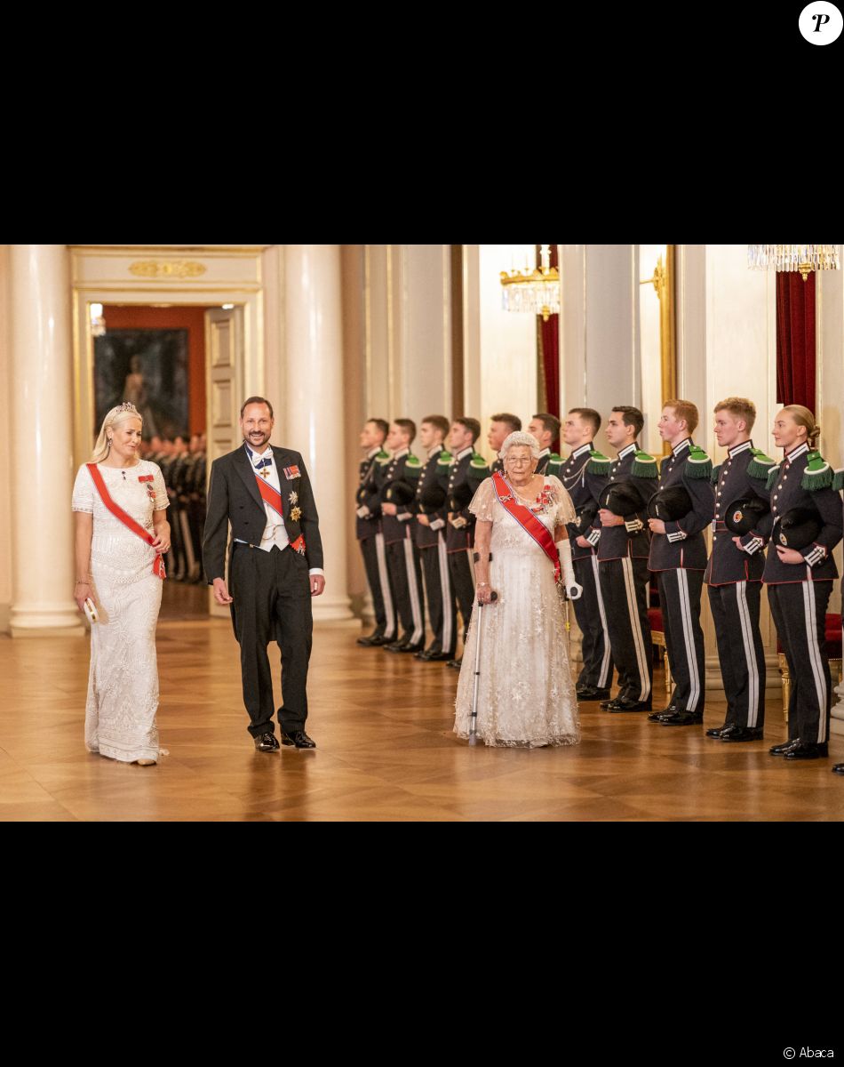 La princesse Mette-Marit, le prince héritier Haakon et la princesse Astrid de Norvège - Dîner officiel pour les représentants du parlement au château d'Oslo, le 28 octobre 2021.
