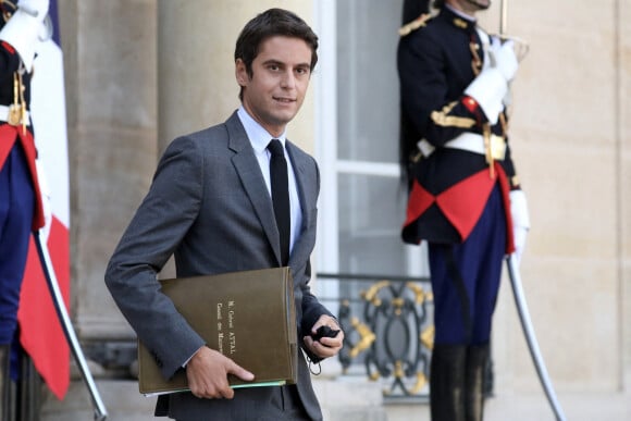 Gabriel Attal, Porte-parole du Gouvernement à la sortie du conseil des ministres, le 13 octobre 2021, au palais de l'Elysée, à Paris. © Stéphane Lemouton / Bestimage