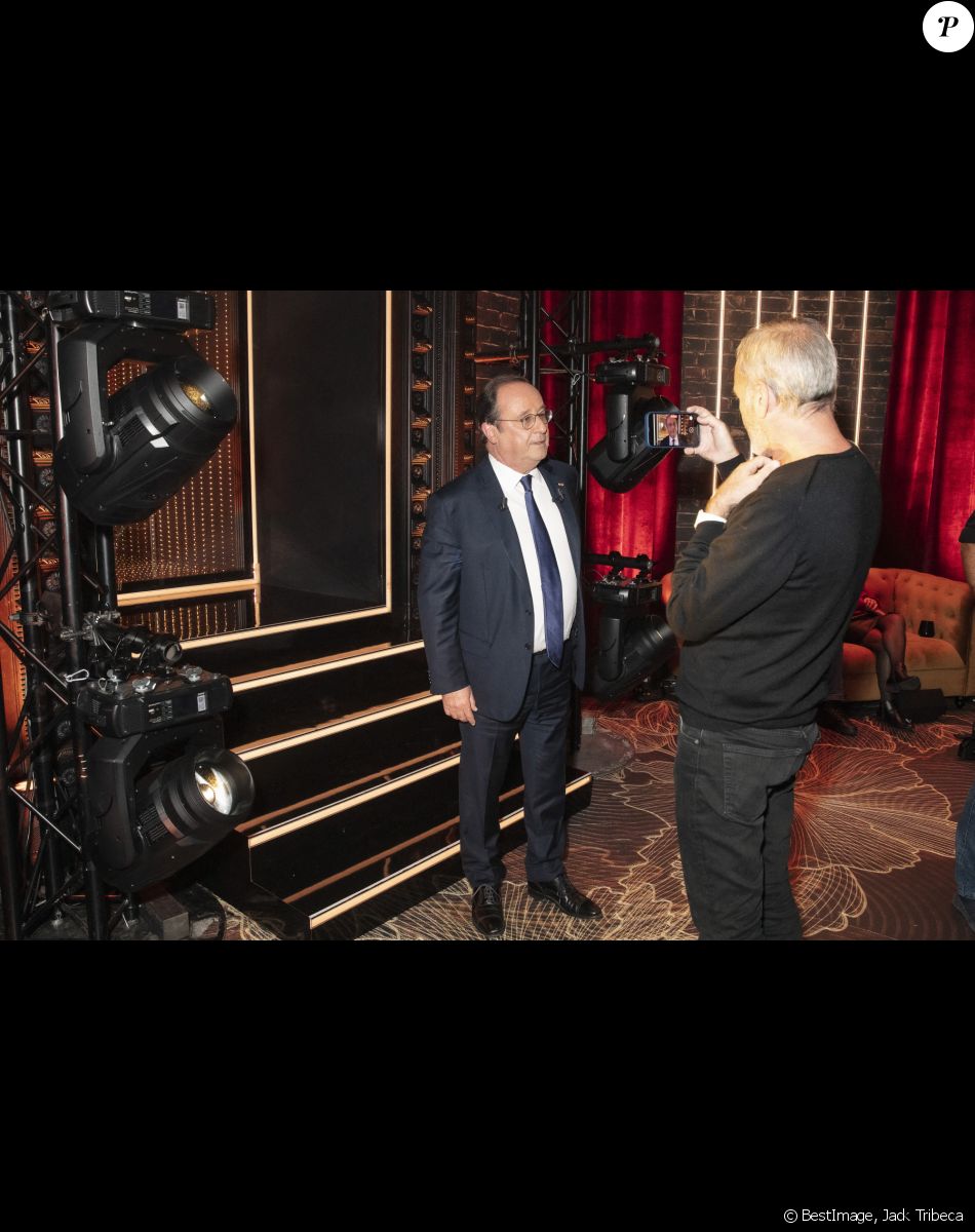 Exclusif - François Hollande, Laurent Baffie - Sur le plateau de l'émission On Est En Direct (OEED) du samedi 30/10/2021, exceptionnellement enregistrée et présentée par L.Salamé et L.Ruquier à Paris le 29 octobre 2021. © Jack Tribeca / Bestimage