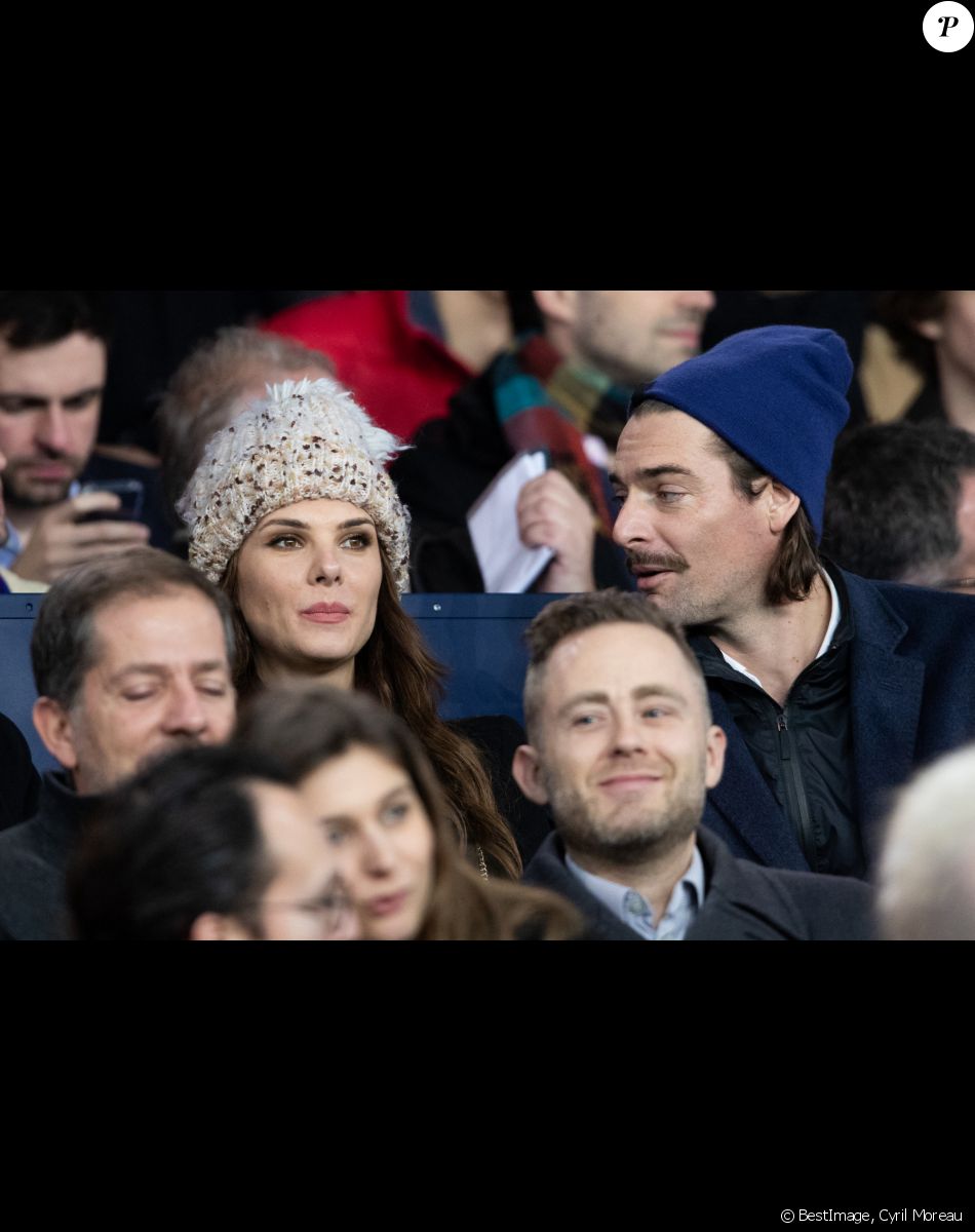 Camille Lacourt et sa compagne Alice Detollenaere (Miss Bourgogne 2010) dans les tribunes lors du match de championnat de Ligue 1 Conforama opposant le Paris Saint-Germain (PSG) aux Girondins de Bordeaux au Parc des Princes à Paris, France, le 23 février 2020. Le PSG a gagné 4-3. © Cyril Moreau/Bestimage
