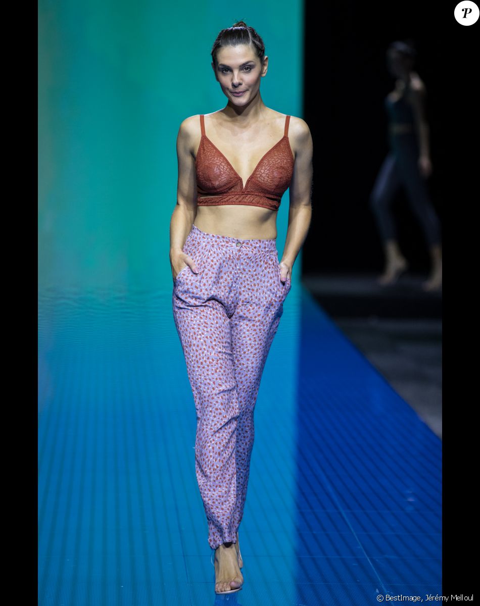 Alice Detollenaere, compagne de Camille Lacourt, défile au salon international de la lingerie quelques jours seulement après avoir été opérée d'un cancer du sein - Défilé de mode "The Selection" lors du Salon international de la lingerie à Paris. Le 18 janvier 2020 © Jérémy Melloul / Bestimage