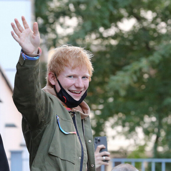 Exclusif - Le chanteur britannique Ed Sheeran quitte les studios de NRJ à Paris, le 24 septembre 2021. @ Panoramic / Bestimage