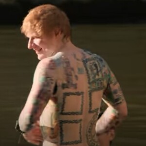 Ed Sheeran dans le clip du titre "Overpass Graffiti".