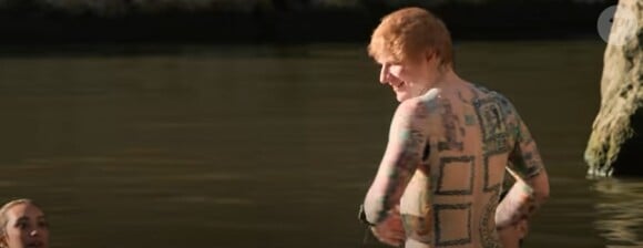 Ed Sheeran dans le clip du titre "Overpass Graffiti".
