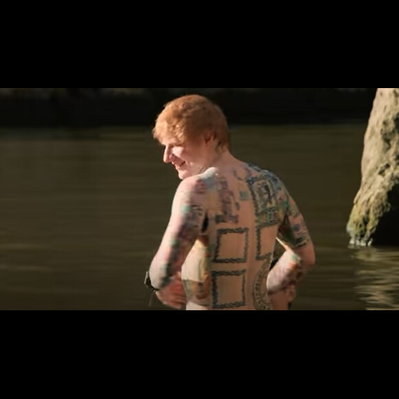 Ed Sheeran dans le clip du titre "Overpass Graffiti".