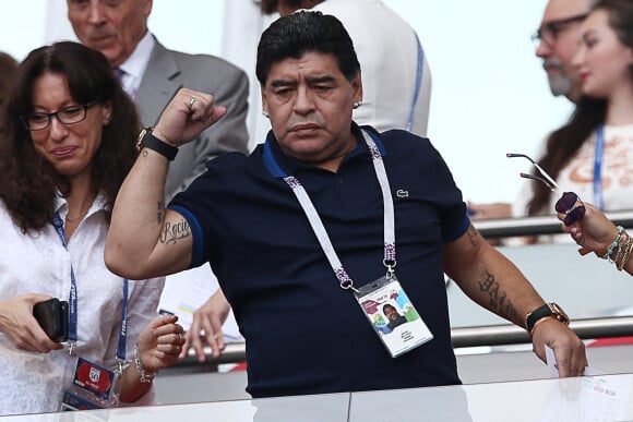Diego Maradona - Célébrités dans les tribunes lors de la 8ème de finale du match de coupe du monde opposant la France à l'Argentine au stade Kazan Arena à Kazan, Russie.
