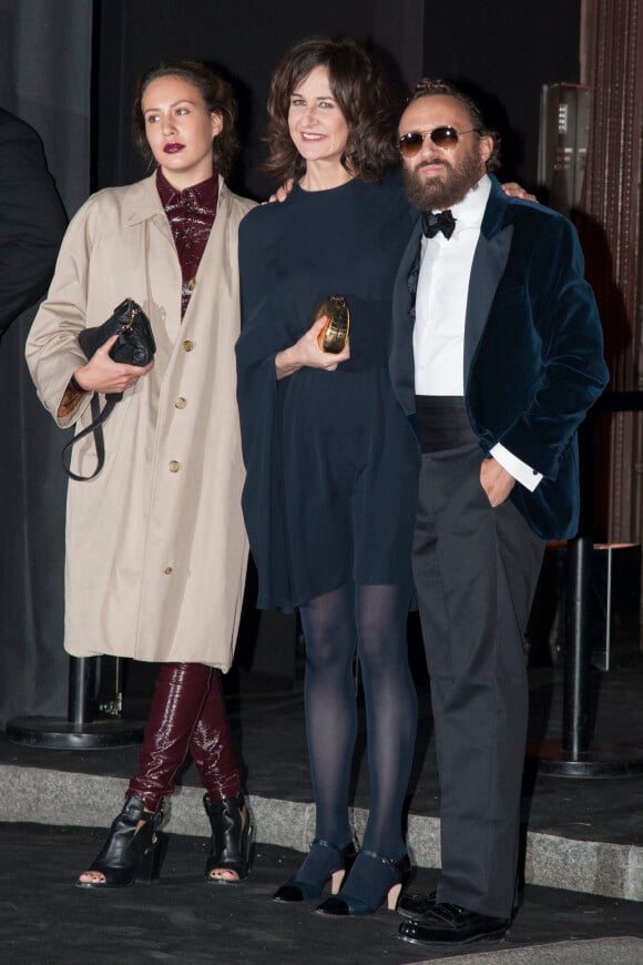 Valérie Lemercier et son compagnon Mathias Kiss _ Arrivées à la soirée des 95 ans de Vogue Paris à l'hôtel particulier Iéna à Paris, le 3 octobre 2015.