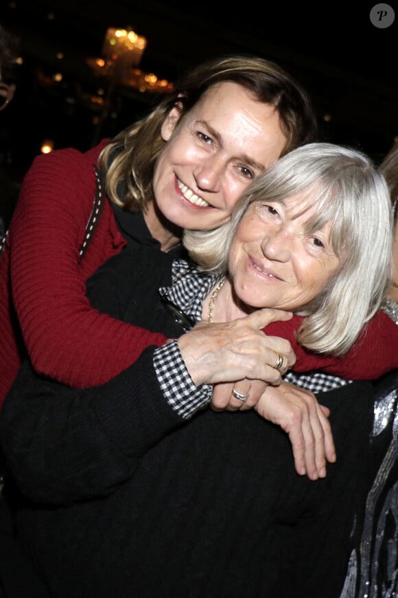 Sandrine Bonnaire et Marie-France Brière - Concert de Nicoletta, à l'occasion de ses 50 ans de carrière, au Lido à Paris. Le 4 novembre 2021. © Cédric Perrin / Bestimage