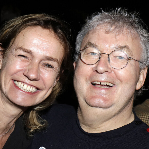 Sandrine Bonnaire et Dominique Besnehard - Concert de Nicoletta, à l'occasion de ses 50 ans de carrière, au Lido à Paris. Le 4 novembre 2021. © Cédric Perrin / Bestimage