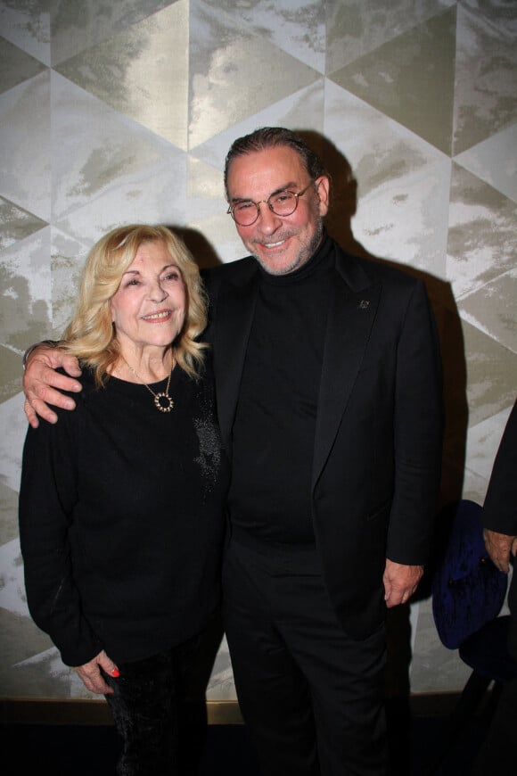 Nicoletta et Pascal Bourquard - People au concert de Nicoletta, à l'occasion de ses 50 ans de carrière, au Lido à Paris. C'est la première fois depuis 20 ans que le Lido accueille un concert. La chanteuse remontera sur cette scène le 7 novembre. Le 4 novembre 2021