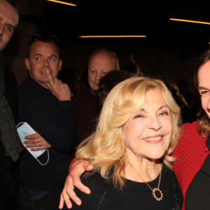 Nicoletta, Sandrine Bonnaire et Hervé Vilard - People au concert de Nicoletta, à l'occasion de ses 50 ans de carrière, au Lido à Paris. C'est la première fois depuis 20 ans que le Lido accueille un concert. La chanteuse remontera sur cette scène le 7 novembre. Le 4 novembre 2021