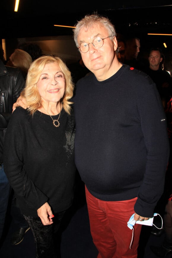 Nicoletta et Dominique Besnehard - People au concert de Nicoletta, à l'occasion de ses 50 ans de carrière, au Lido à Paris. C'est la première fois depuis 20 ans que le Lido accueille un concert. La chanteuse remontera sur cette scène le 7 novembre. Le 4 novembre 2021