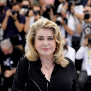 Catherine Deneuve au photocall du film De son vivant (Hors compétition) lors du 74ème festival international du film de Cannes le 11 juillet 2021 © Borde / Jacovides / Moreau / Bestimage