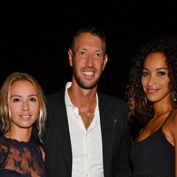 Alain Bernard, le champion olympique de natation et ambassadeur de la Fondation, sa compagne Faustine, à gauche, et Cindy Fabre durant la soirée de la Fondation Claude Pompidou sur le toit terrasse de l'hôtel Aston La Scala, après la remise du prix 2018. Cette année, c'est le professeur Guylène Page du CHU de Poitiers qui a reçu le chèque de 100000 euros pour le 9ième prix Claude Pompidou pour la recherche sur la maladie d'Alzheimer à la Fondation Claude Pompidou à Nice, France, le 14 septembre 2018. © Bruno Bebert-LMS/Bestimage