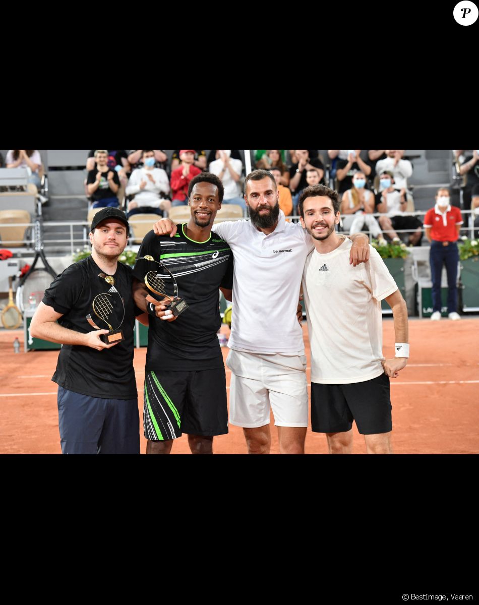 Exclusif - Zerator ( Adrien Nougaret), Gaël Monfils, Benoît Paire et Domingo ( Pierre Alexis Bizot ) - Benoît Paire, Gaël Monfils, Domingo (Pierre Alexis Bizot) et Zerator (Adrien Nougaret) deux streamers se rencontrent lors d'un match de tennis à Roland Garros, Paris le 18 septembre 2021. © Veeren/Bestimage