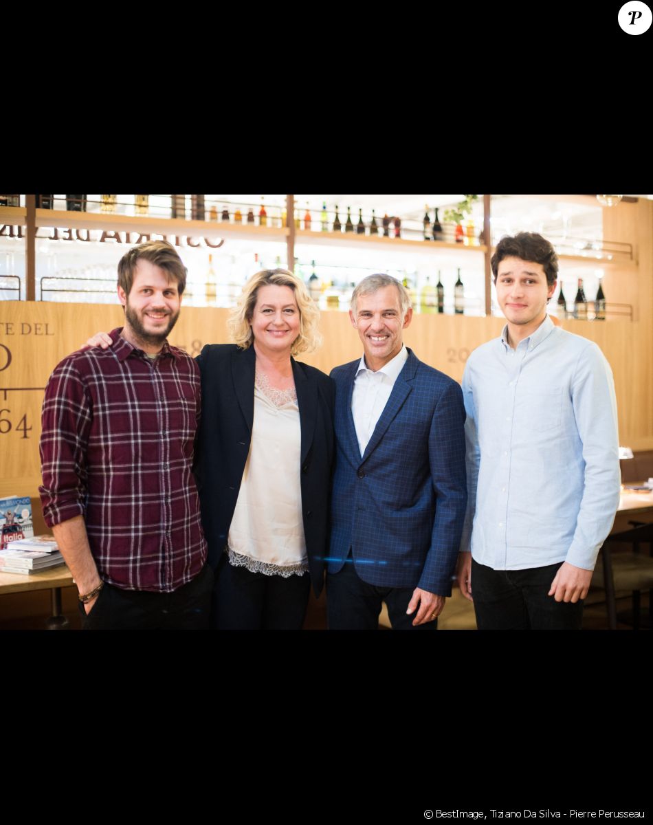 Exclusif - Paul et Luana Belmondo avec leurs fils Giacomo et Alessandro - Luana Belmondo lors du lancement de son livre "Italia mia Luana cuisine Rome" et de l'annonce de la diffusion de la série d'émissions sur la chaîne TV My Cuisine, au restaurant l'Osteria del Vino du marché spacieux Eataly Paris Marais à Paris le 7 novembre 2019. © Tiziano Da Silva - Pierre Perusseau/Bestimage