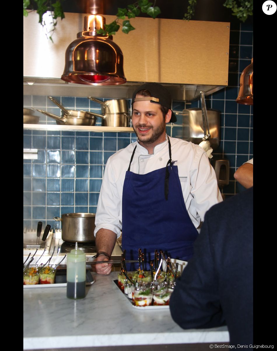 Exclusif - Alessandro Belmondo, le fils de Paul et Luana Belmondo est chef cuisinier dans le nouveau restaurant "Il Cara Rosso" dont c'est l'inauguration ce jour, à Saint-Cloud le 31 janvier 2018. © Denis Guignebourg/Bestimage