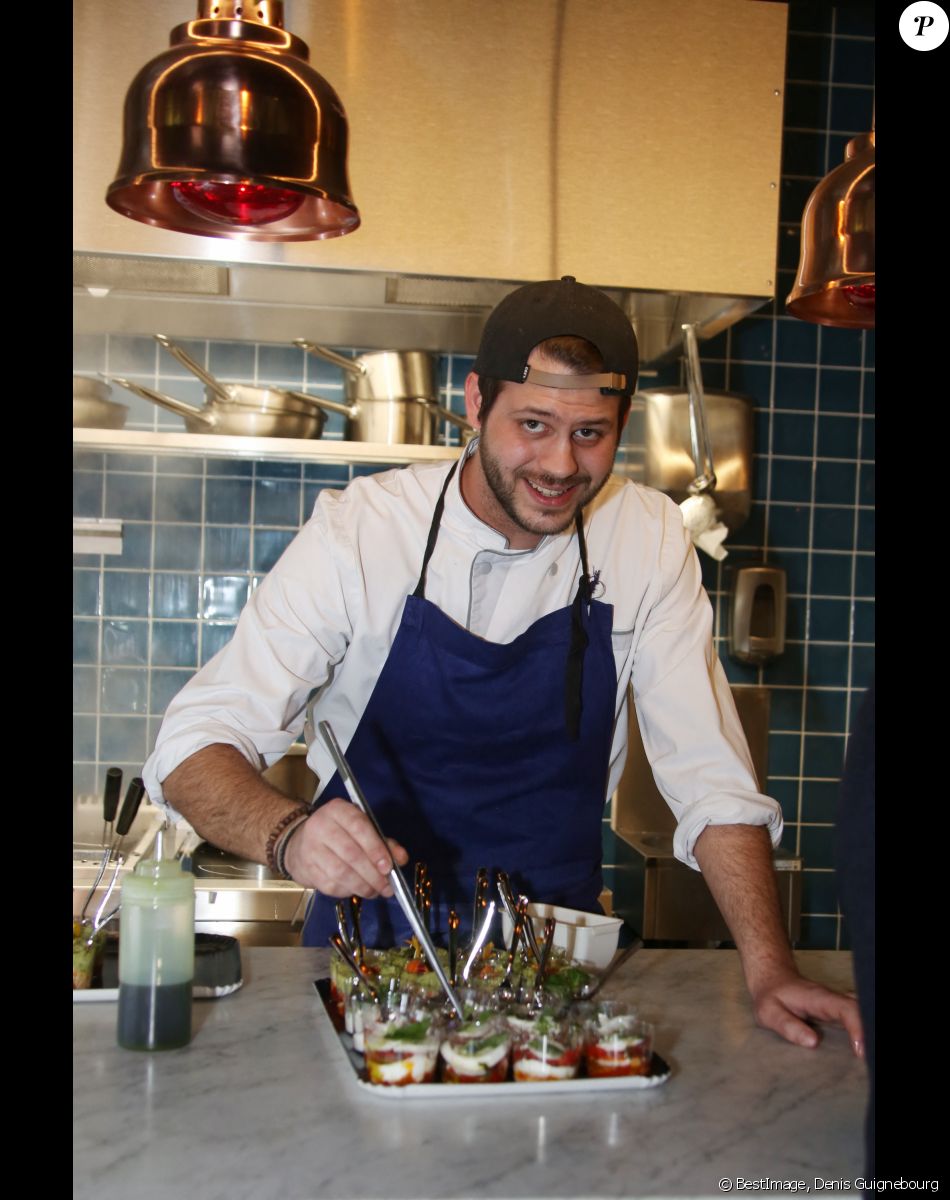 Exclusif - Alessandro Belmondo - Alessandro Belmondo, le fils de Paul et Luana Belmondo est chef cuisinier dans le nouveau restaurant "Il Cara Rosso" dont c'est l'inauguration ce jour, à Saint-Cloud le 31 janvier 2018. © Denis Guignebourg/Bestimage )